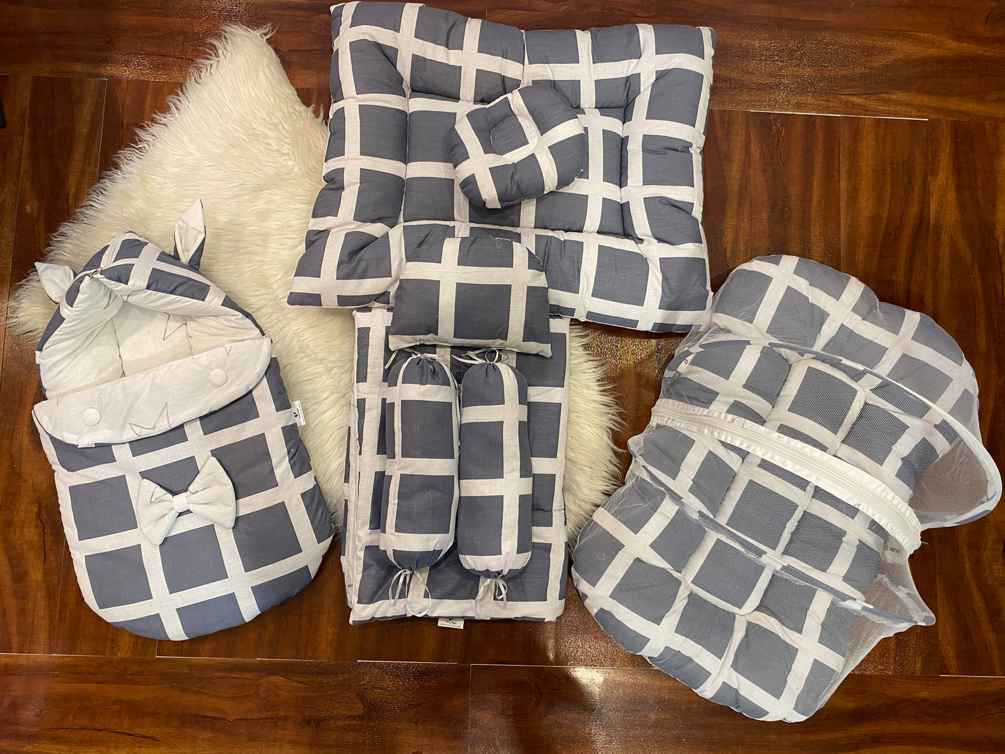 8 Pieces Bedding Set