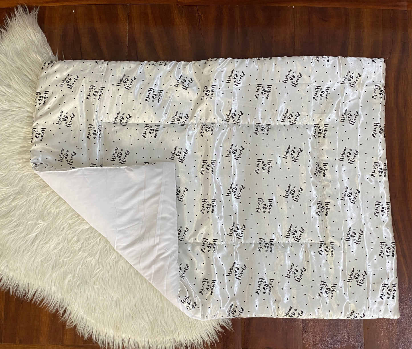 8 Pieces Bedding Set - Silk- Welcome To the World